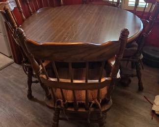 Kitchen Table with 5 Chairs and 1 Leaf