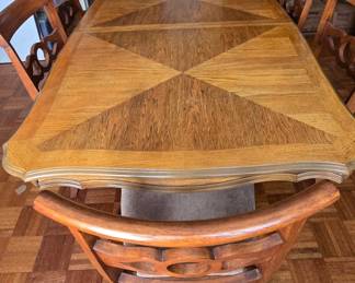 Dining Room Table with 6 Chairs and 2 Leaves 