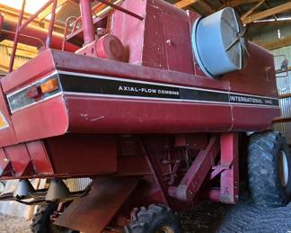 International 1440 Axial-Flow Combine - Used for farming - Runs Good