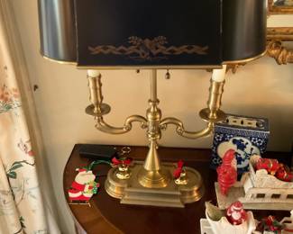 Vintage Bouillotte brass lamp with metal toll painted shade