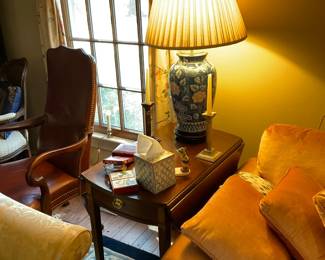 Drop-Leaf Side Table, Ginger jar lamp