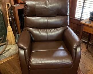 Leather recliner/ lift chair