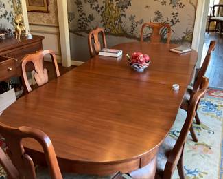 Gorgeous Dining room table and chairs