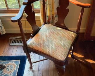   Corner chair, Roundabout Chair, Writing Chair