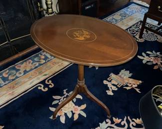  Federal Style tilt-top tripod table, American Eagle design