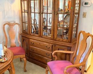 Queen Anne sytle solid oak China Cabinet, Dining Chairs and Extendable Table with leaves and tabletop protector pads