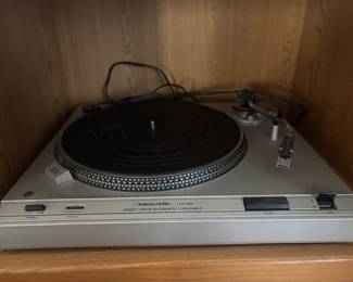 REalistic record player turntable