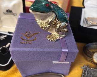 cute enamel frog trinket box