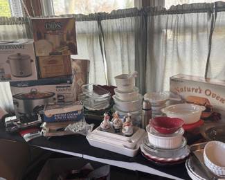 new in box and like new kitchen cookware