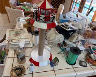 Light tower paper towel holder