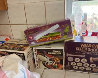 Vintage kitchen appliances 