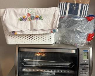 Black  Decker Oven With Miscellaneous Kitchen Items