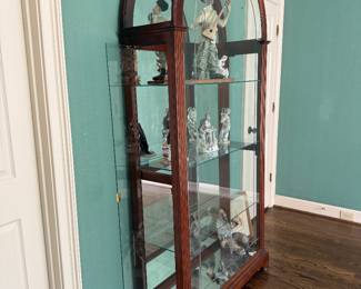 Curio cabinet with lighting 