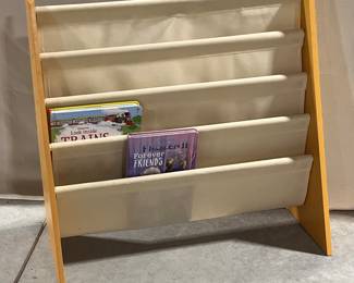 CHILDRENS BOOK RACK 