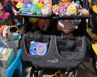 ASSORTED STUFFED ANIMALS