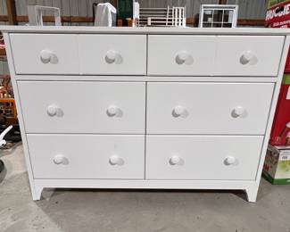 STORKCRAFT FURNITURE DRESSER