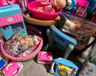 ASSORTED TOYS