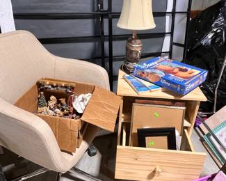 SIDE TABLE AND OFFICE CHAIR