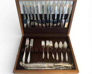 Community Plate Flatware Set w Wooden Box