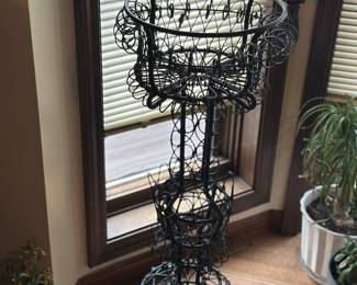 Retro wire plant stand 