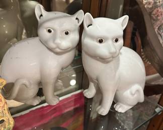 Many cat figurines 