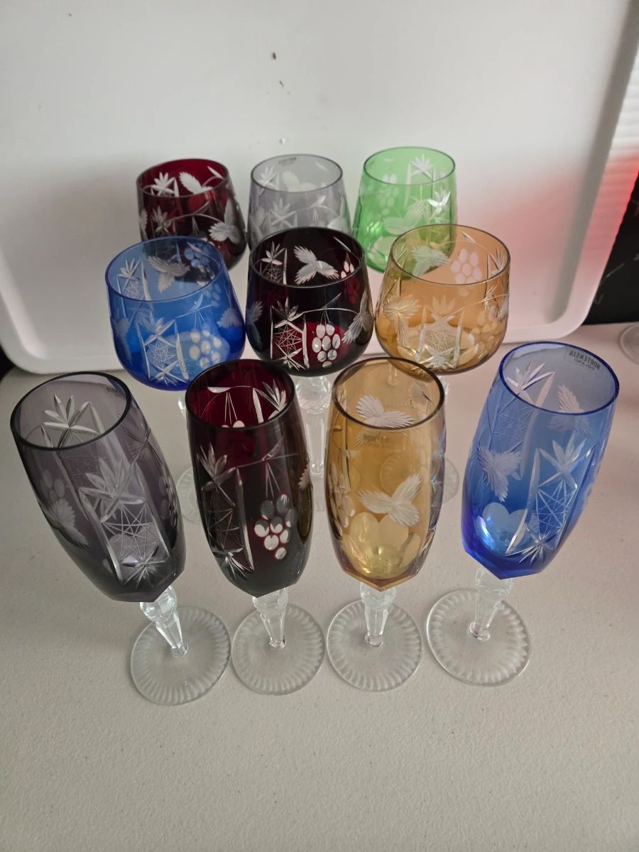 Hortensia Polish cuto to clear crystal flutes and goblets