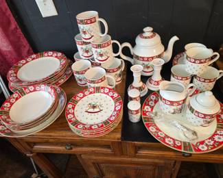 Charlton Hall Classic Traditions Christmas dishes