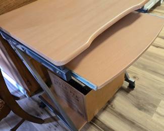 Mobile computer desk