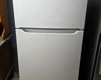 Whirlpool Top Freezer Refrigerator Model WRT519SZDM02