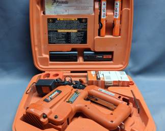 Paslode IM250 F-16 II Cordless Finish Nailer Kit