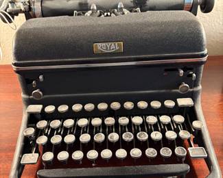Vintage Royal KMM Manual Typewriter from the 1940s