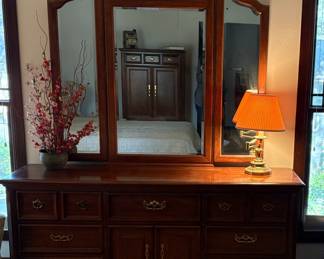 Triple Mirror Dresser…