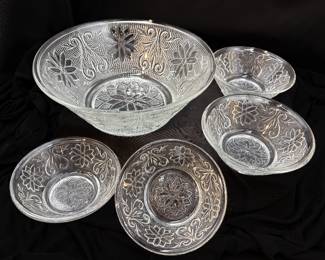 Indiana Glass “Sandwich” Pattern Bowl Set