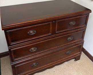 Roos Sweetheart Cedar Chest (1 of 2)