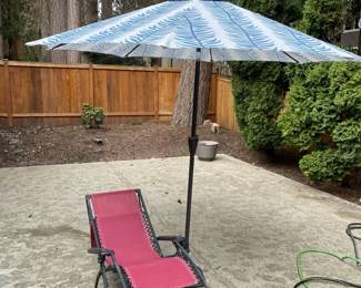Outdoor Lounge Chair With Collapsible Shade And Umbrella With Stand