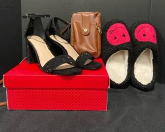 Kelly  Kate Black Caital Sandal Size 8W Slippers  Crossbody Wallet