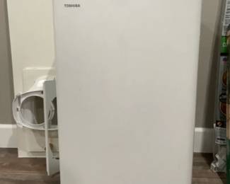 Toshiba Mobile Type Air Conditioner RACPT1412HVWRU