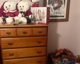 Maple chest, holiday 