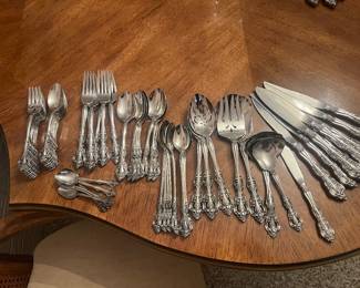 Oneida Michelangelo service for 8+