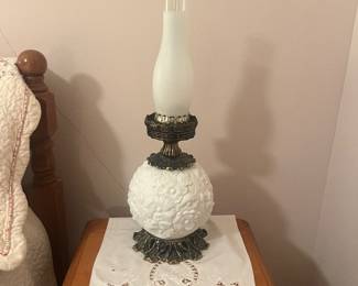 Fenton poppy lamp- missing globe 