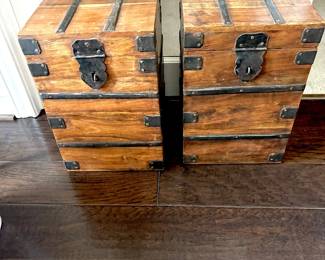 Pair of wood trunk chests