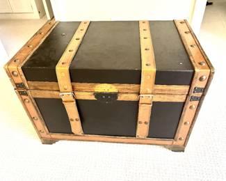 Decorative trunk