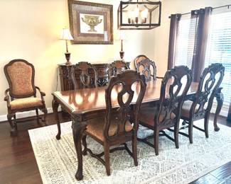 Distinguished dining set