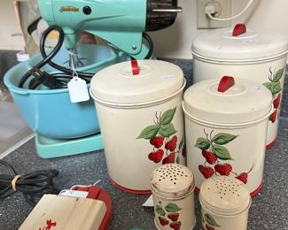 Strawberry canisters