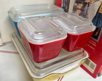 Pyrex refrigerator boxes with lids