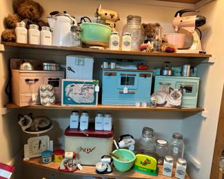 Kids, toy, stoves, washing machines, and other children’s kitchenware