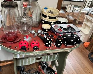 Daisy mixers and spotted rooster decor