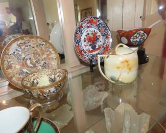 Two Satsuma cups and saucers Gyokuzau Shiazu family crest, Meiji period.