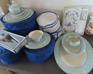 Large dinner set made in the USA "Corsage"