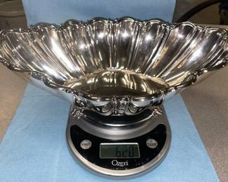 Huge Sterling center bowl 620 g